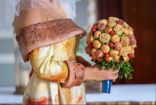 Uniknya Gaun Pengantin Pizza Bikin Pesta Pernikahan Jadi Anti-Mainstream!