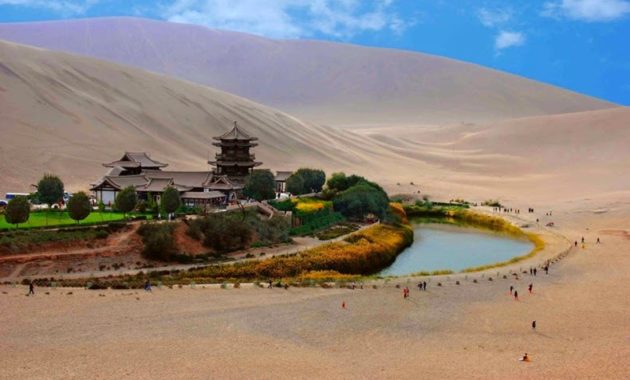 Danau Bulan  Sabit  Yang Indah Berada Di China Berita 
