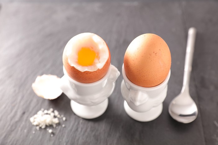 Cukup 5 Menit Memasak Telur Setengah Matang yang Lezat