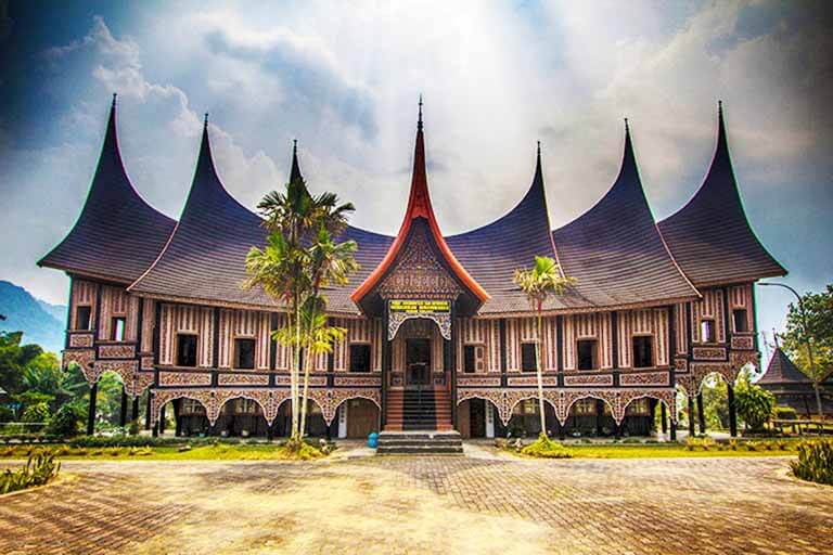 Kota Padang merupakan kota terbesar ketiga di Sumatera